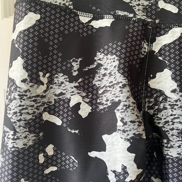 Marika Reversible leggings NWT medium - Picture 3 of 6